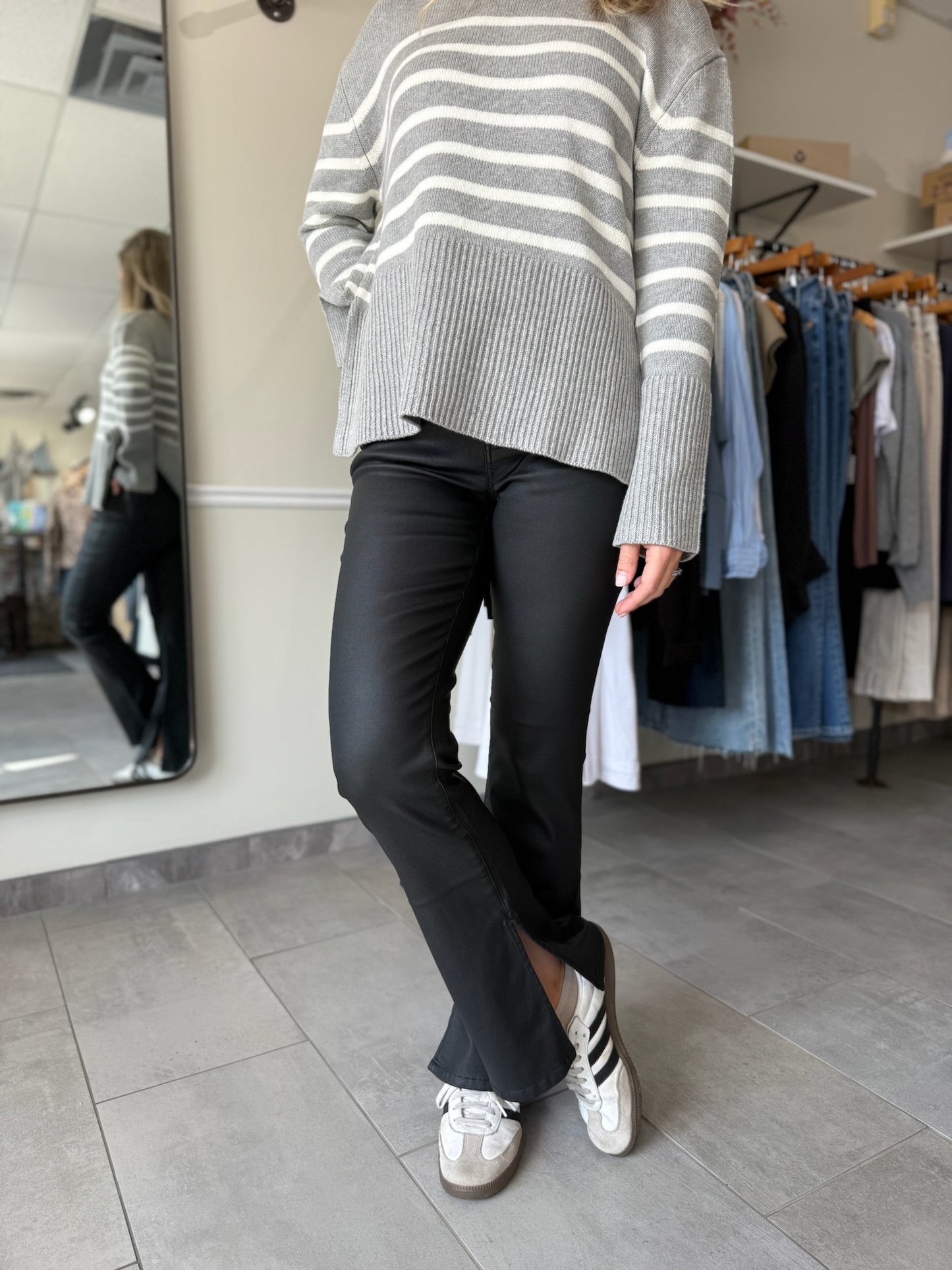 Jaxtyn Bootcut Mid Rise Jeans - Black