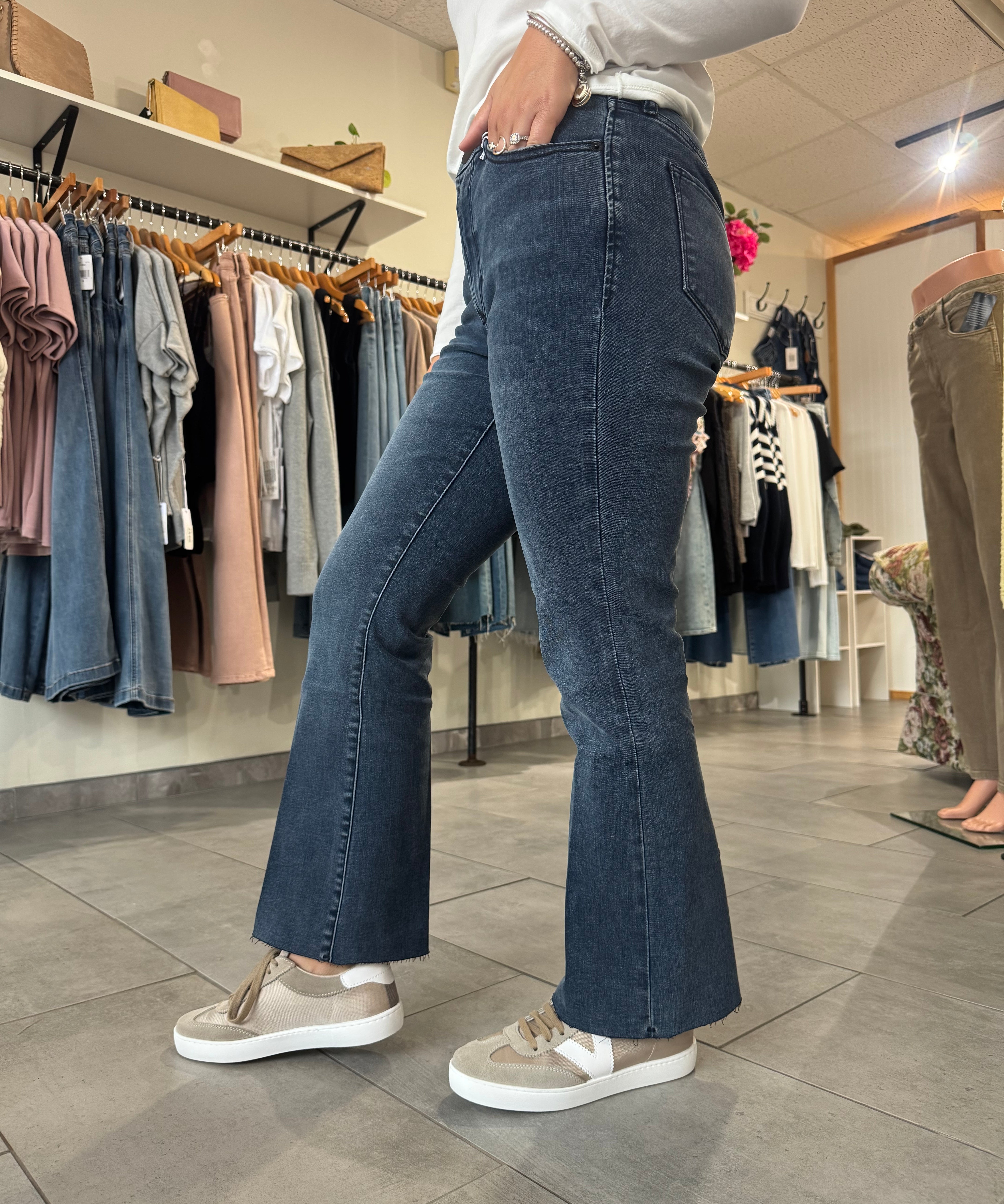 Jeanne Mid Rise Flare Jeans | Callaway