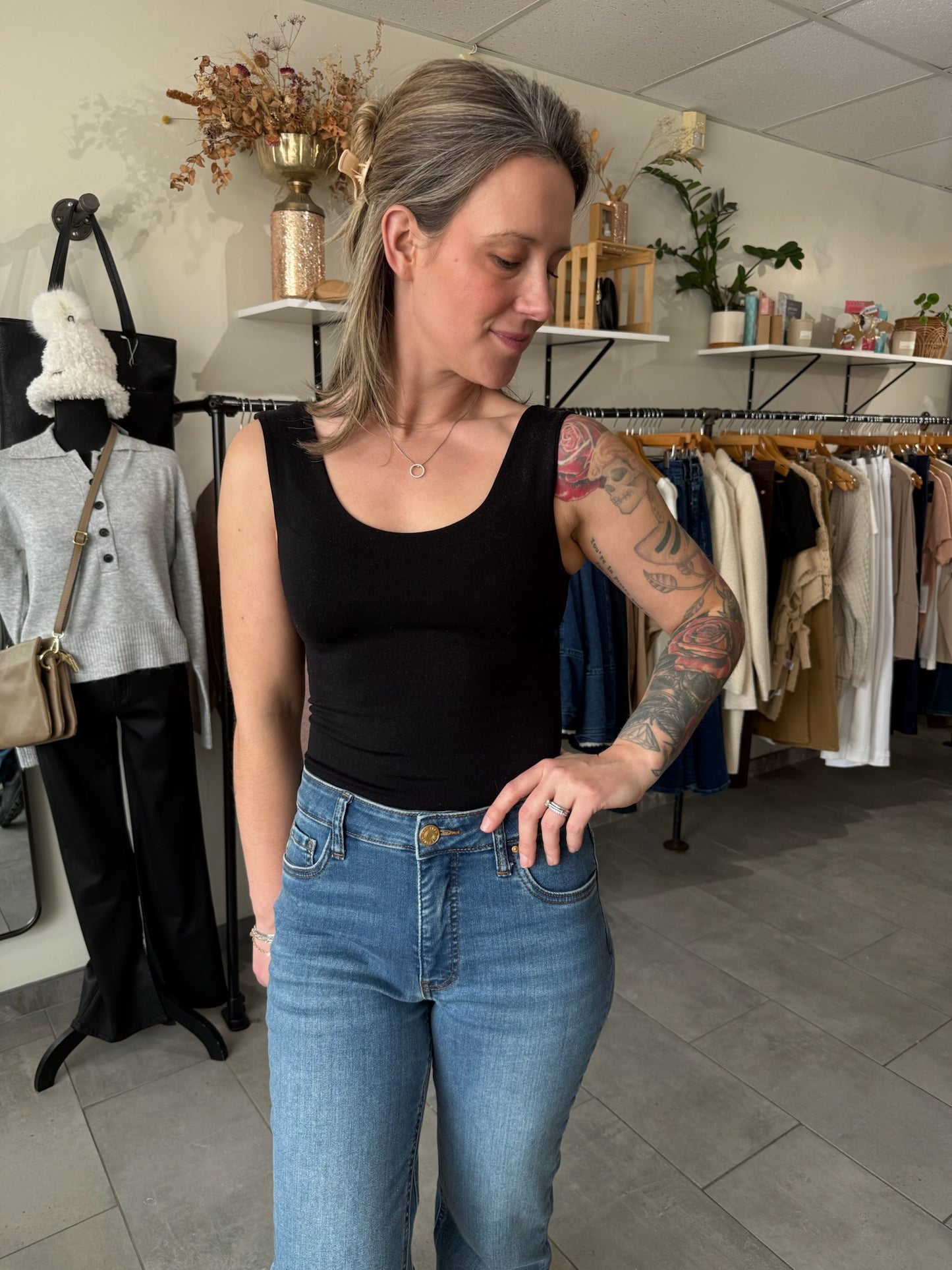 Double Layered Seamless U-V Neck Sleeveless Bodysuit | Black