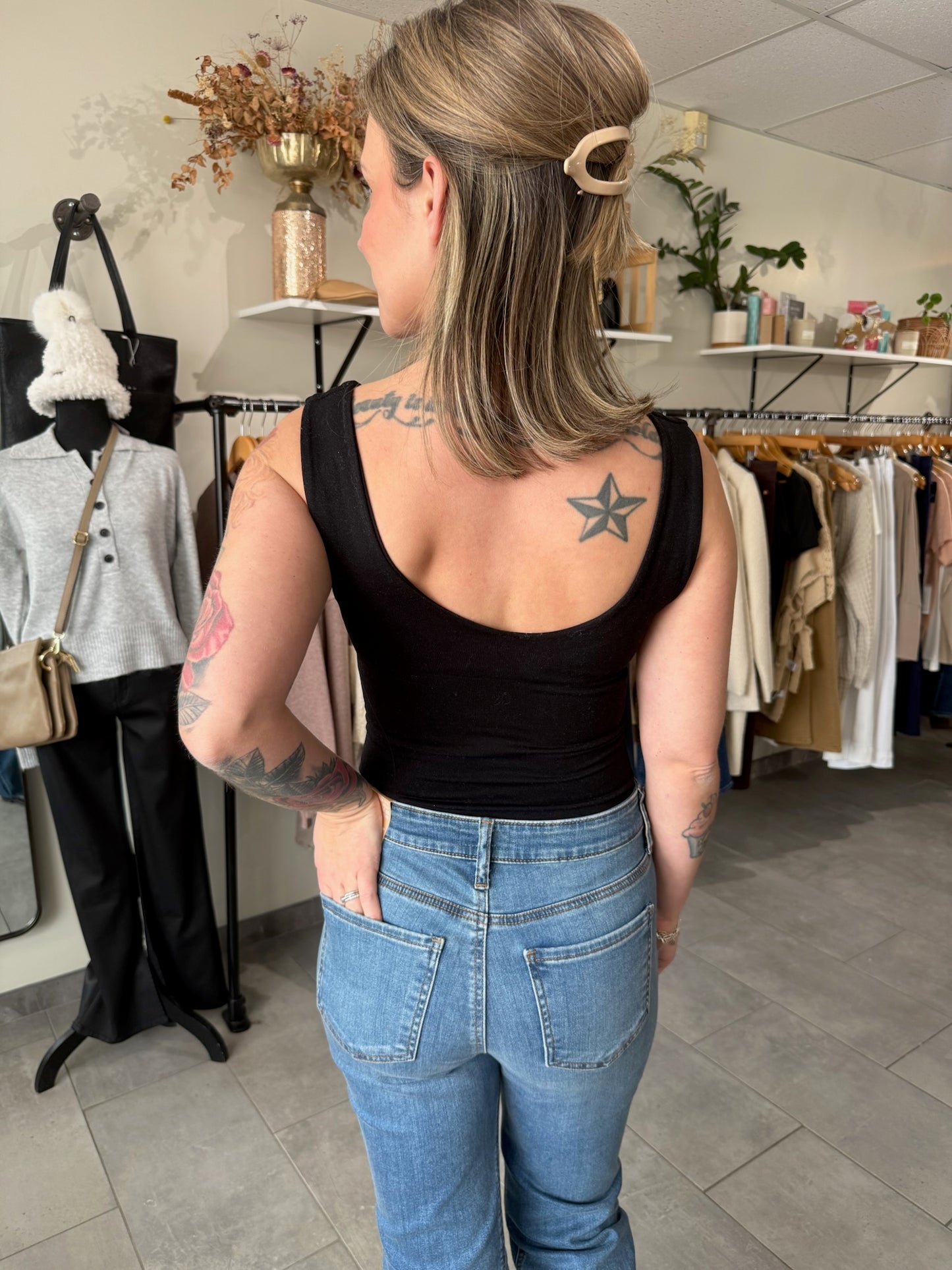 Double Layered Seamless U-V Neck Sleeveless Bodysuit | Black