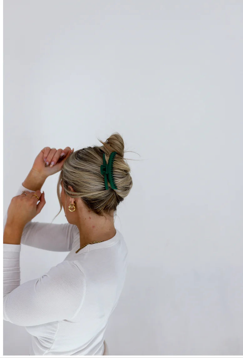 Kaxi Midi Hold Everything Claw Clip - Matte Forest Green