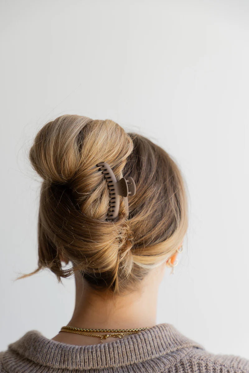 Kaxi Mini Hold Everything Claw Clip - Matte Dark Brown