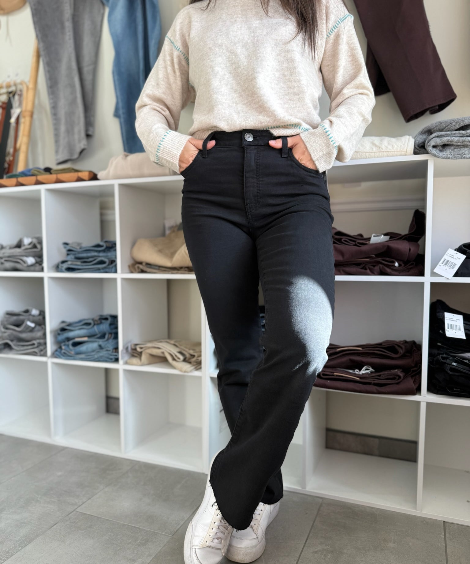 Model wearing black Kelsey Ankle Flare Jeans rom KUT