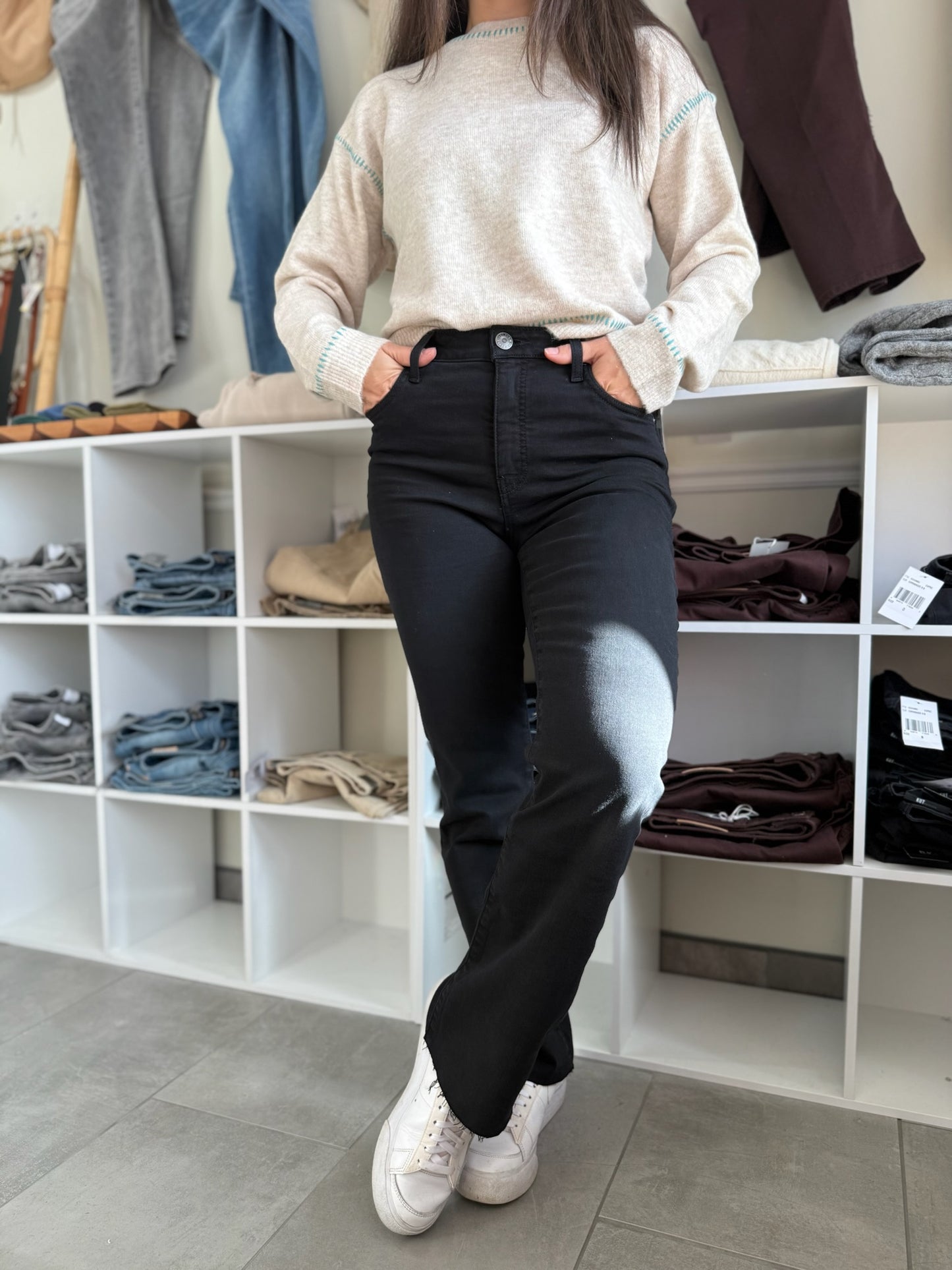 Model wearing black Kelsey Ankle Flare Jeans rom KUT